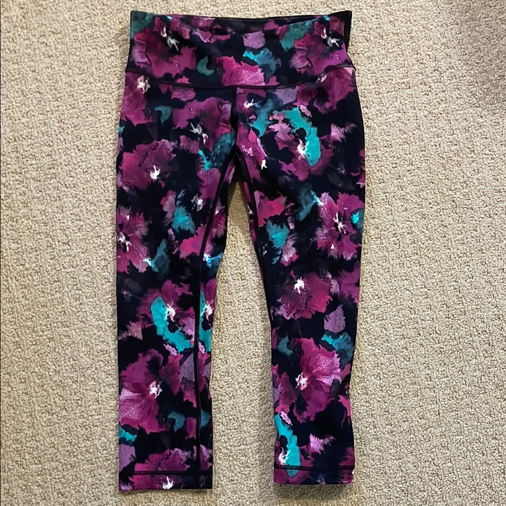 Lululemon Purple and turquoise  Leggings Wunder unders capri 21 inch